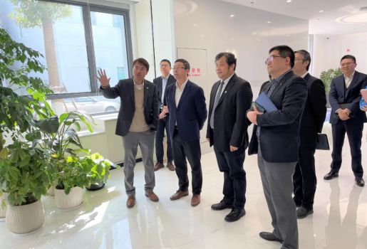 张江集团党委书记、董事长袁涛一行莅临中心、芯超考察调研